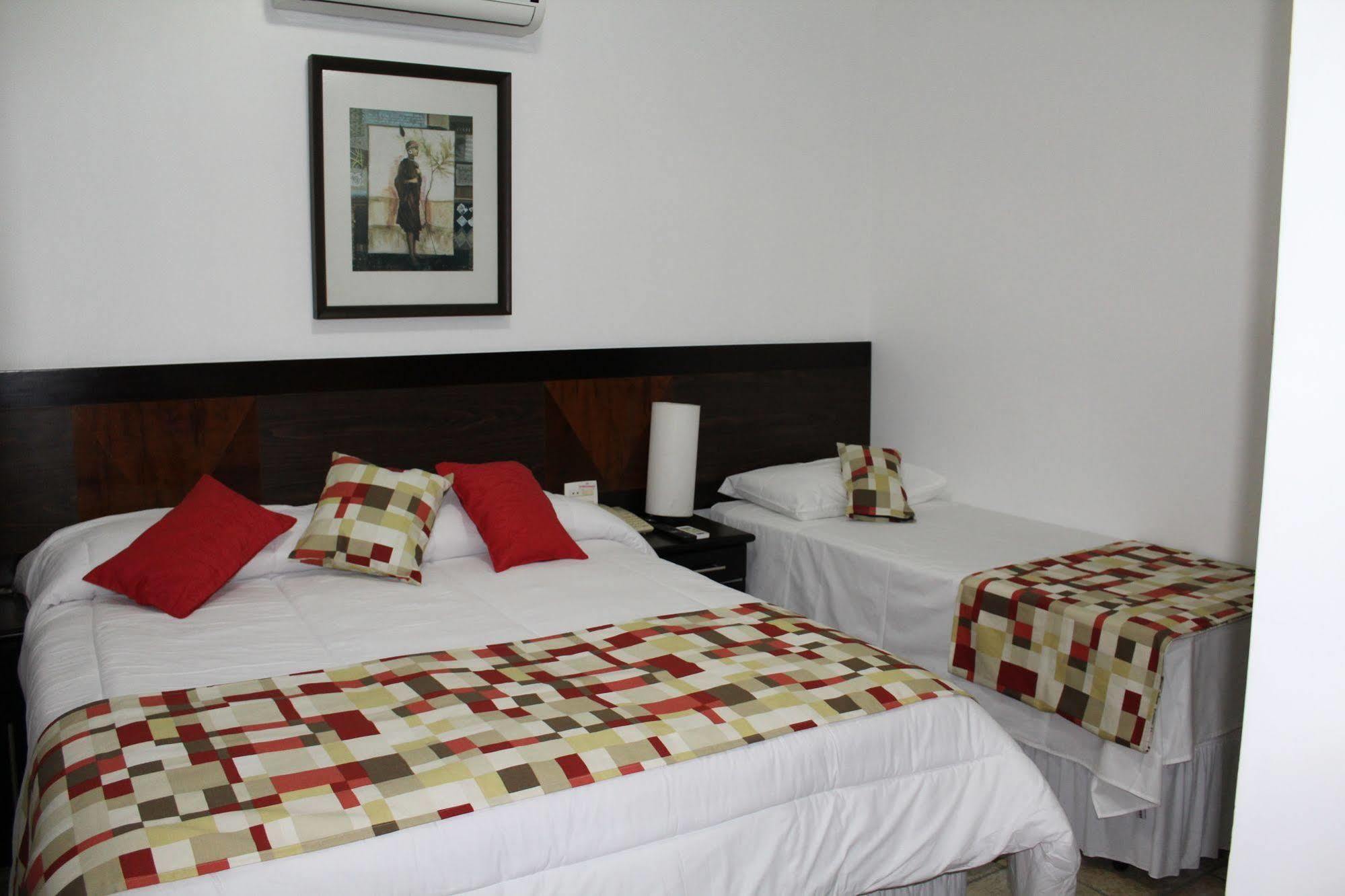 Hotel Dom Henrique Timoteo Экстерьер фото